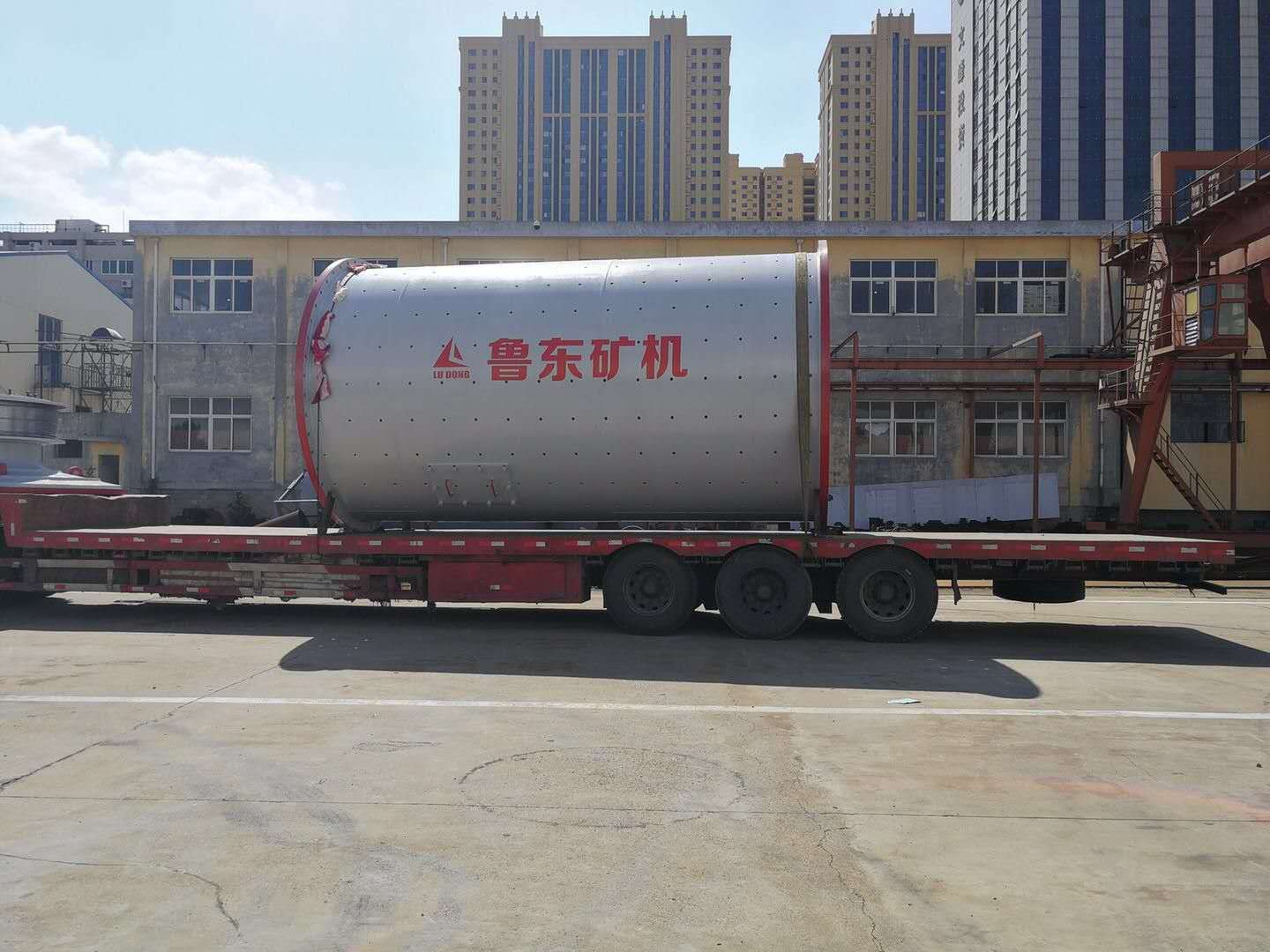 球磨機(jī)生產(chǎn)廠家怎樣減少球磨機(jī)在工作當(dāng)中沒(méi)必要的磨損